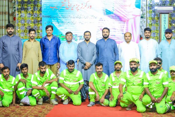 عیدالاضحیٰ پر بہترین صفائی خدمات پر راولپنڈی ویسٹ مینجمنٹ کمپنی کے ورکرز کی حوصلہ افزائی